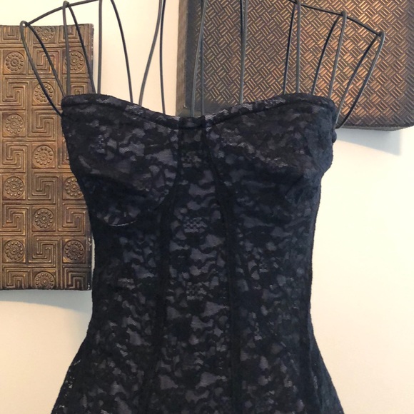 Lace dress 👗 - Picture 2 of 10